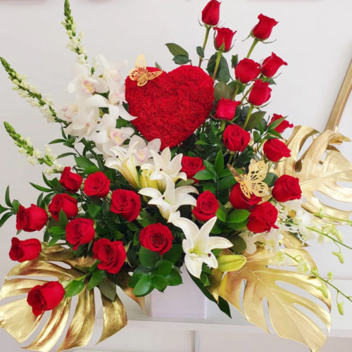 Flower-Extravaganza-Red-Roses-Lilies-Gold-Leaves