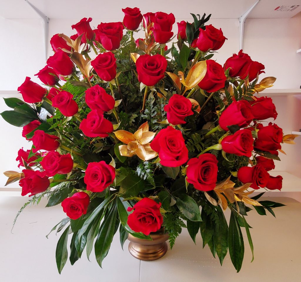 Luxury 100 Red Roses Bouquet With Golden Leaves Love Flowers Miami 