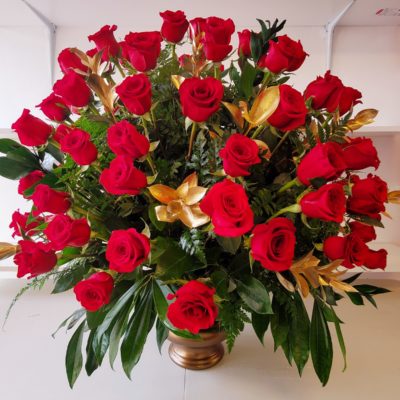 100 Red Roses with Gold Leaves