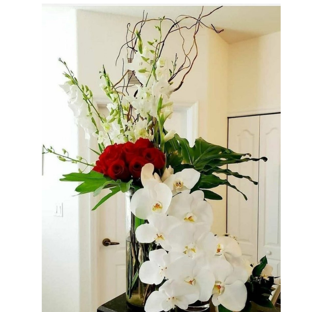 O003 Beautiful Orchid Flower Arrangement With A Glass Base With Red Roses Love Flowers Miami