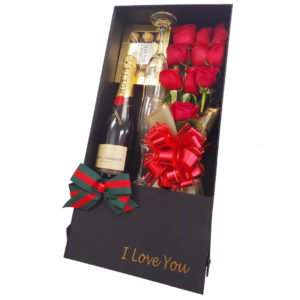 Luxury-Black-Roses-Box-with-Campagne-glasses-and-chocolates