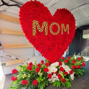 Big-Red-Roses-Heart-Extravaganza-with-MOM-word-personalized