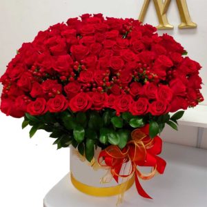 100-Red-Roses-Extravaganza
