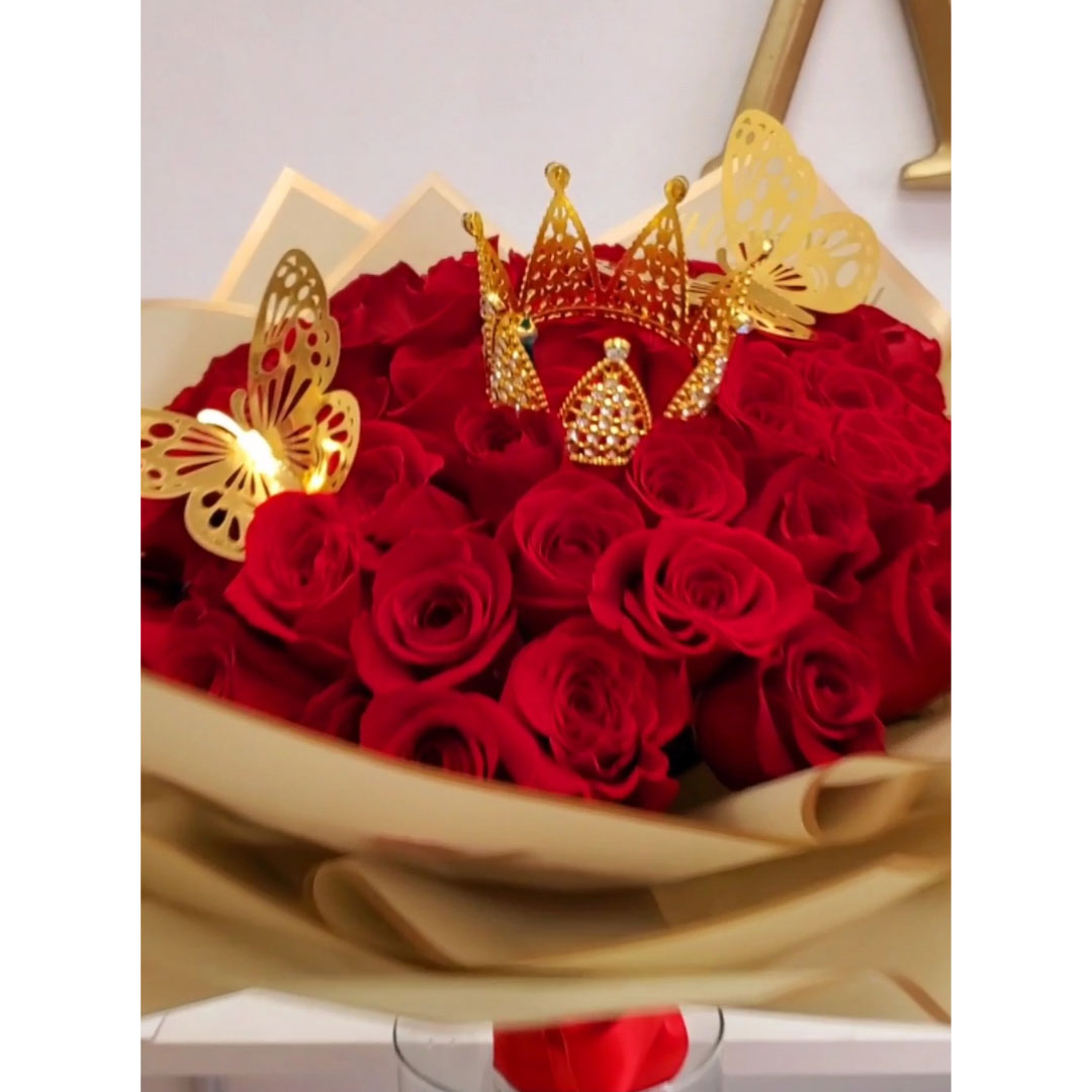 B005 - Colorful 200 Roses Bouquet decorated with a golden Crown and  Butterflies - Ramo Buchon 200 Rosas - Love Flowers Miami