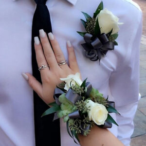 White- Roses-Boutonniers-and-Corsages