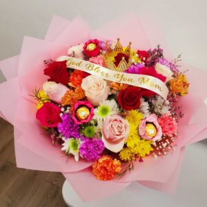 Rose-Bouquet-Decorated-with-a-Golden-Crown-and-a-Personalized-Ribbon