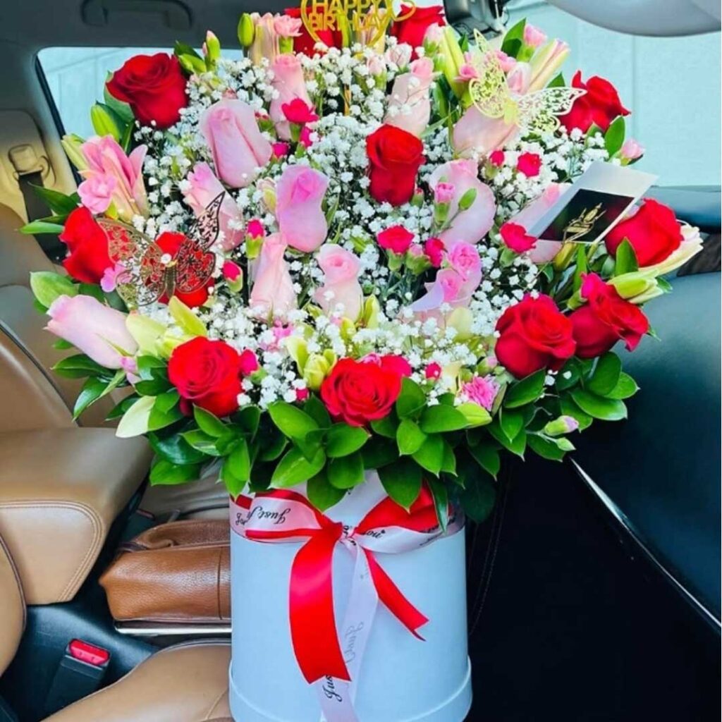 Red-and-pink-Roses-Flower-Arrangement